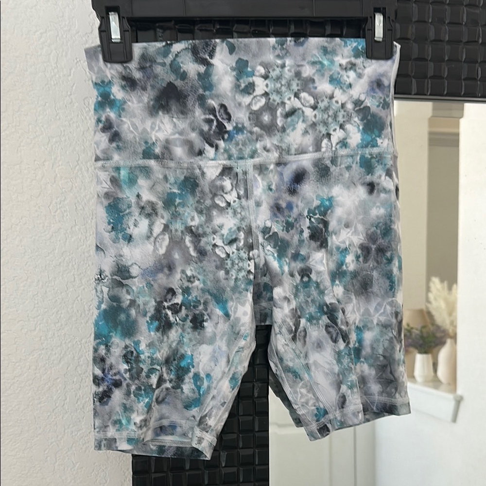 Lululemon Athletica Gray and Blue watercolor align Bike Shorts